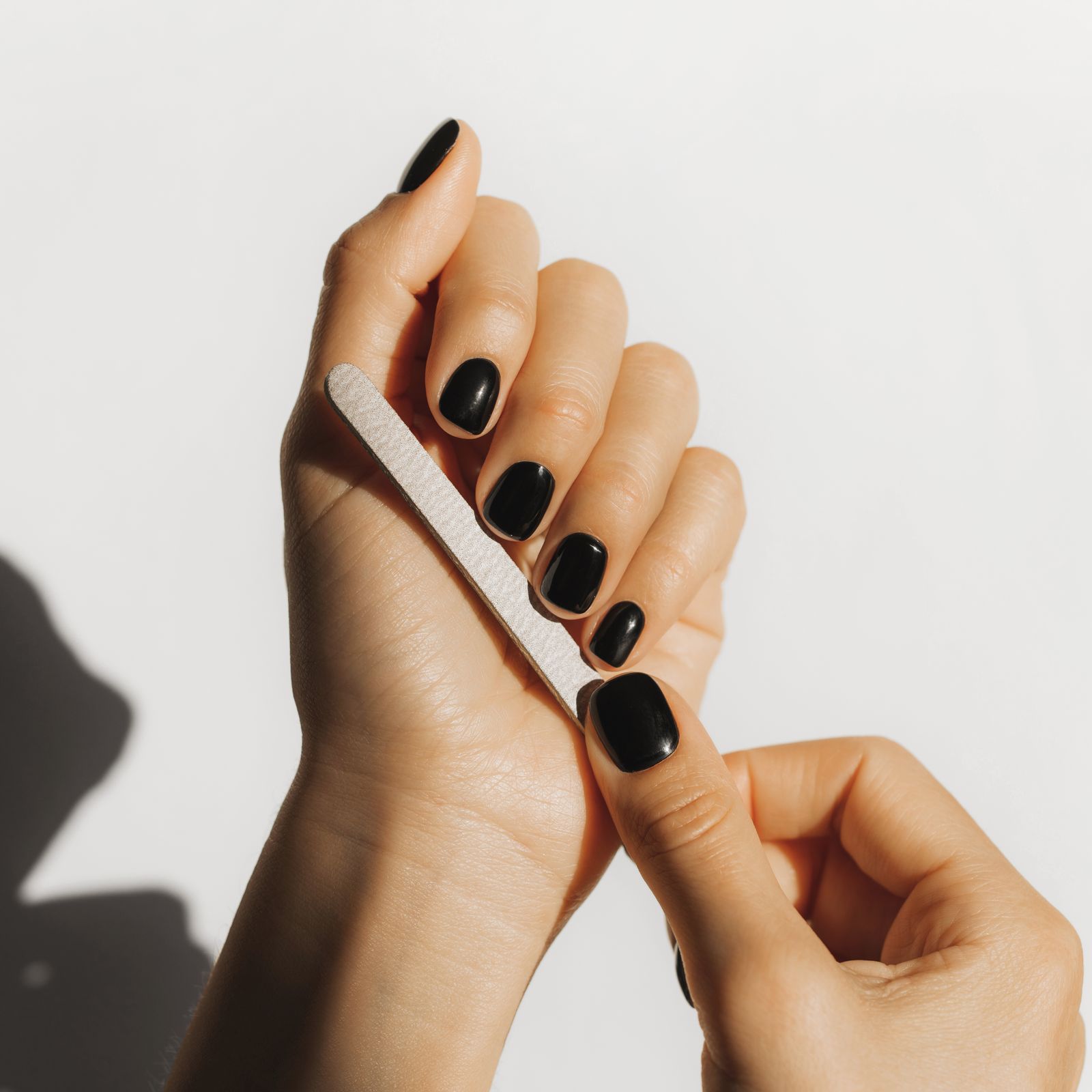 The Best At‑Home Nail Services in Dubai: Salon‑Perfect Nails at Your Doorstep