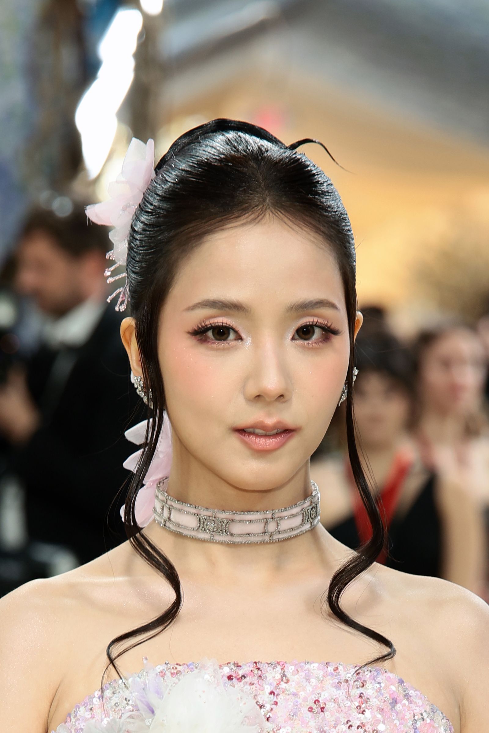 NEW YORK NEW YORK  MAY 04 Jisoo attends the 2026 Met Gala celebrating Costume Art at the Metropolitan Museum of Art on...