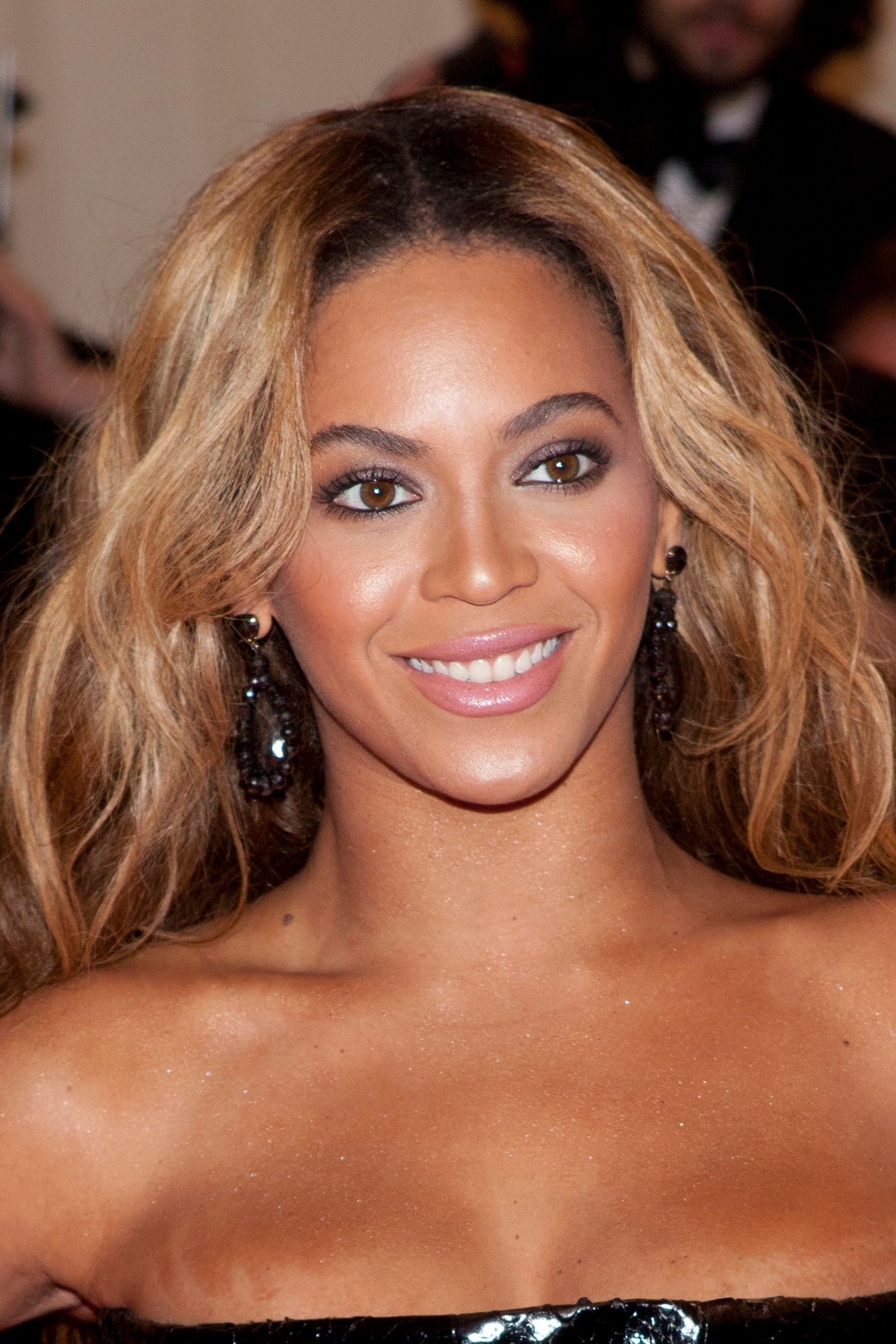 Image may contain Beyonc Face Happy Head Person Smile Blonde Hair Photography Portrait Adult and Wedding